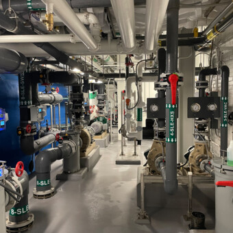 160000 gallon salt water Seal aquarium installation in Norwalk, CT, Maritime Aquarium, AEI.