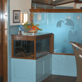 150 gallon salt water Lobster exhibit, design, installation and maintenance, restaurant in Ol Saybrook, CT